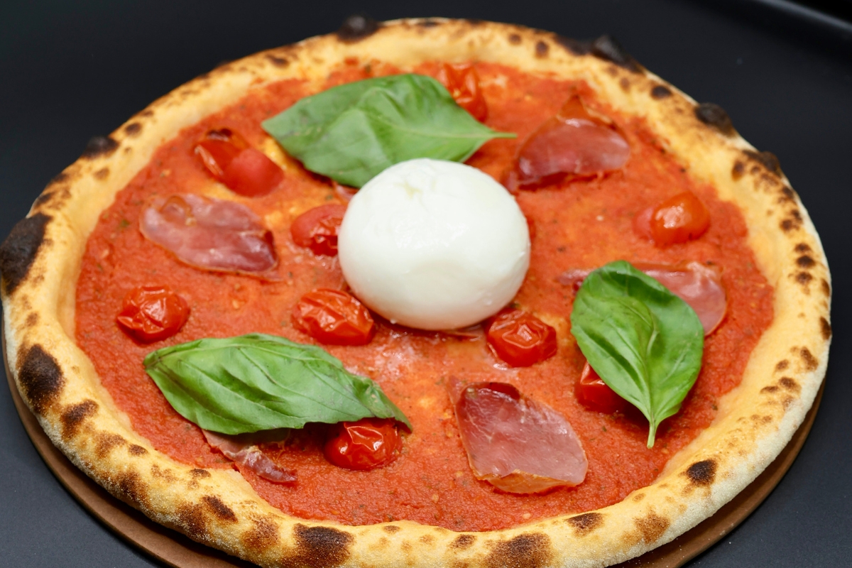 photo de la pizza signature pomodoro and co